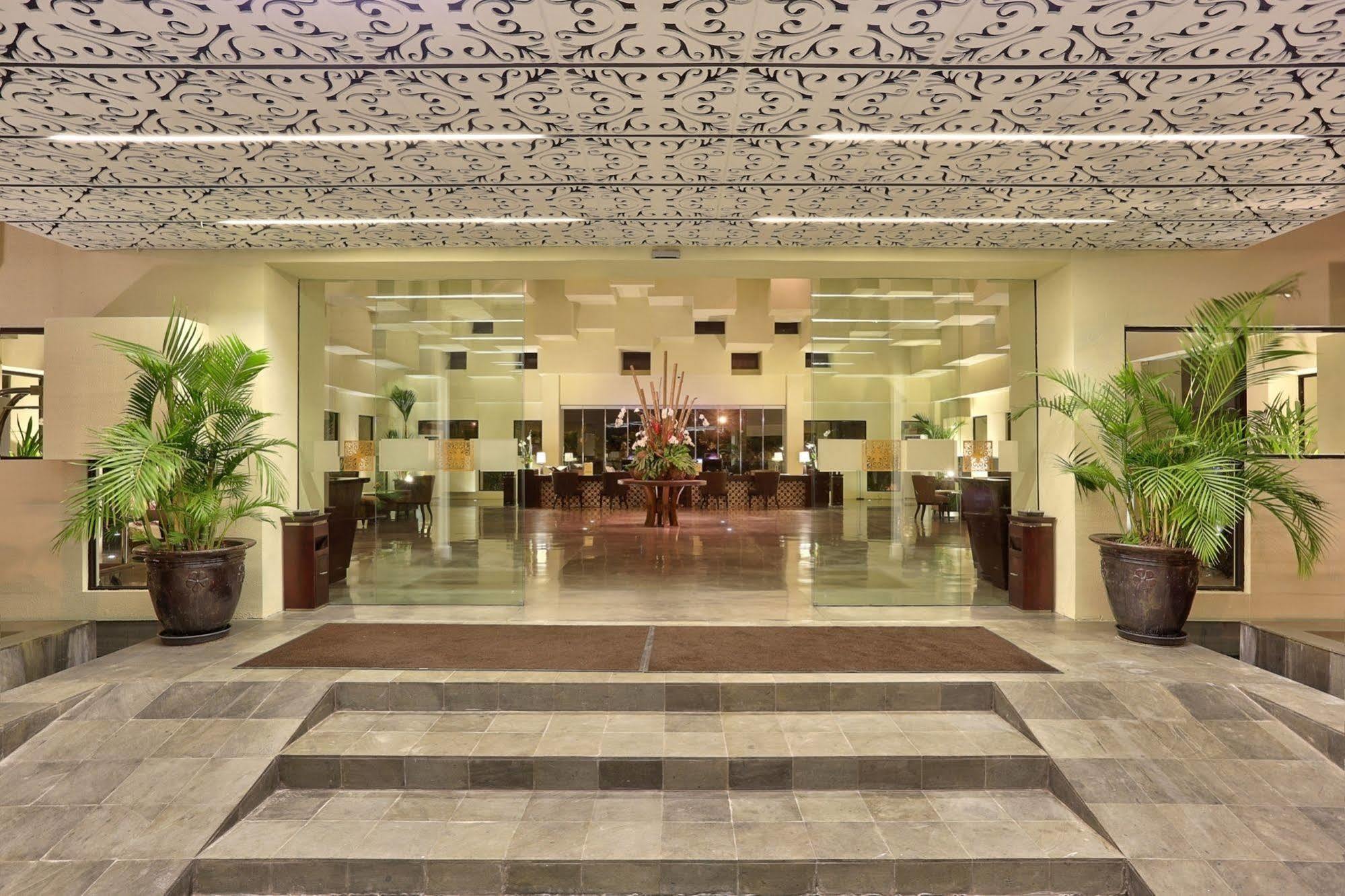 บาหลี นูซา ดูอา โฮเต็ล แอนด์ คอนเวนชั่น เซ็นเตอร์ Hotel นูซาดูอา ภายนอก รูปภาพ